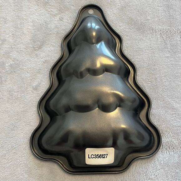 Metal Non-Stick Small Christmas Tree Cake Pan Mold Candy Dish 1 5/8 Inches - Picture 2 of 2